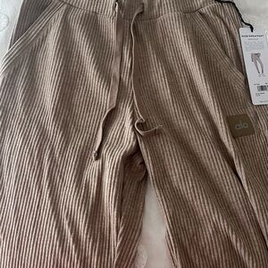 ALO Yoga Women’s Muse Sweatpants